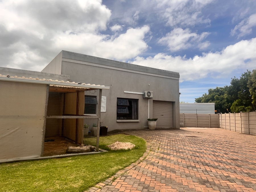 4 Bedroom Property for Sale in Wavecrest Eastern Cape